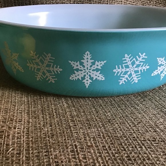 Vintage Pyrex Turquoise Snowflake Oval Dish - Picture 4 of 13
